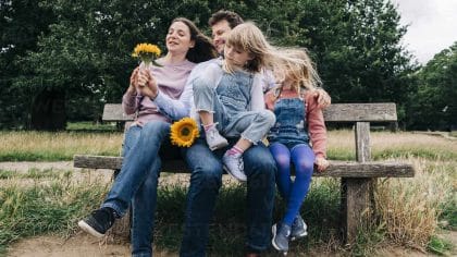 Elle n'en croit pas ses yeux sur cette photo de famille qui surprend tout le monde