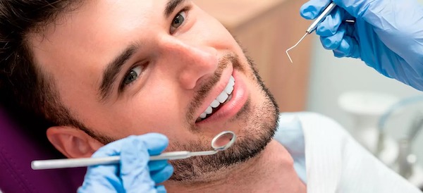 15 Secrets pour des dents éclatantes : votre sourire va rayonner