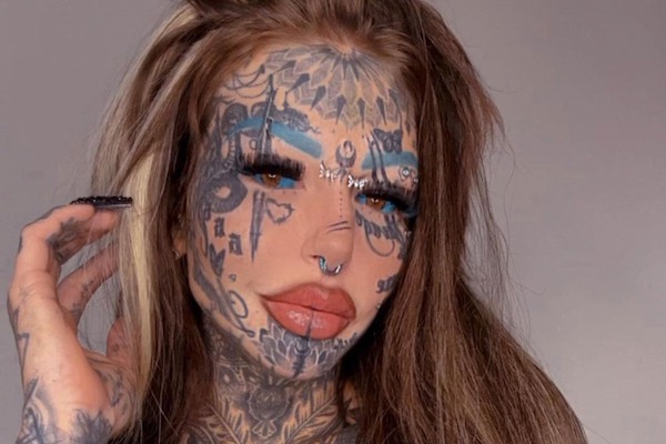 Avant les tatouages, la métamorphose fascinante d'Amber Luke, une véritable muse