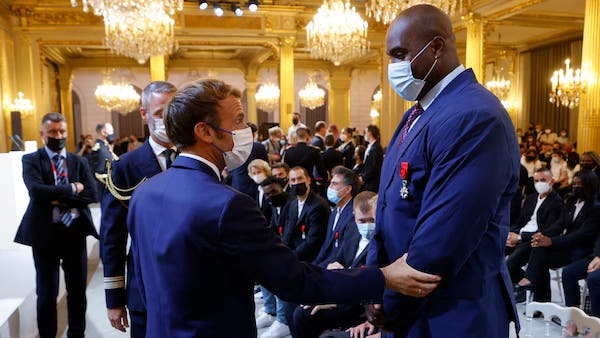 Découvrez la scène hilarante entre Teddy Riner et Emmanuel Macron à la Parade des champions