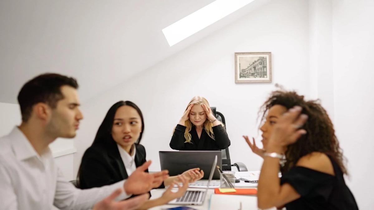 Leçons d'humilité, quand l'humour au bureau franchit les limites