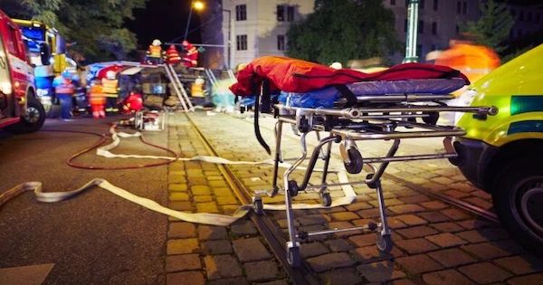 Tragédie dans l'Aude : une jeune fille de 18 ans perd la vie dans un accident de la route avec sept occupants dans la voiture