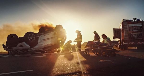 Tragédie dans l'Aude : une jeune fille de 18 ans perd la vie dans un accident de la route avec sept occupants dans la voiture