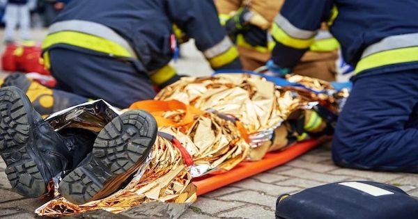 Tragédie dans l'Aude : une jeune fille de 18 ans perd la vie dans un accident de la route avec sept occupants dans la voiture