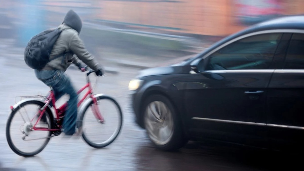 Cycliste percuté par une voiture à Paris : une enquête pour meurtre est lancée : les détails