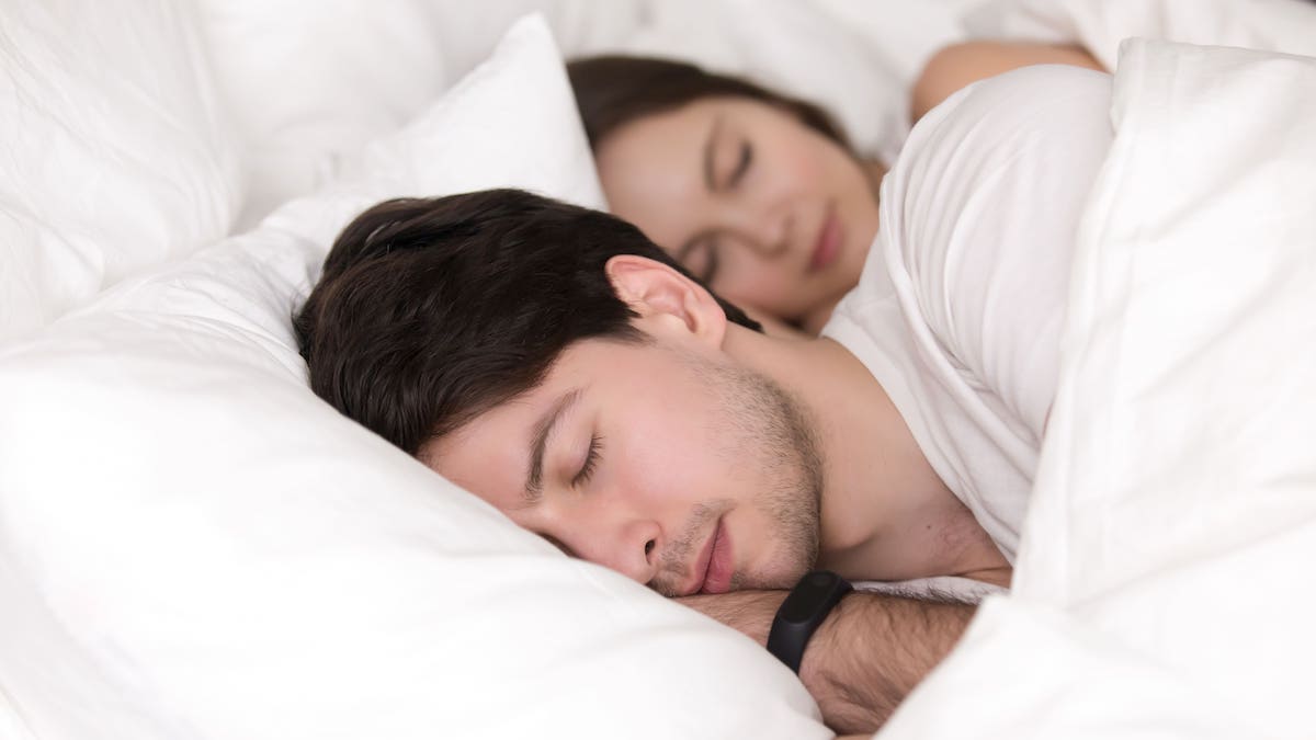 Découvrez ce que vos positions de sommeil révèlent sur votre relation