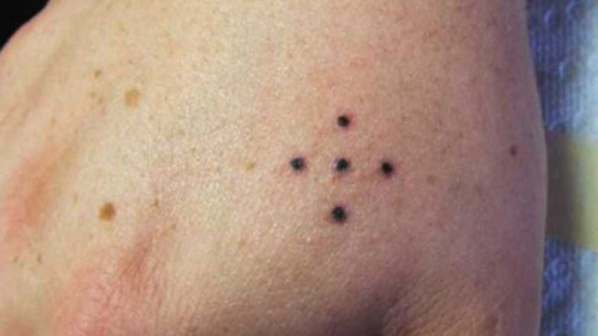 Éloignez-vous rapidement si vous croisez des personnes avec ces tatouages