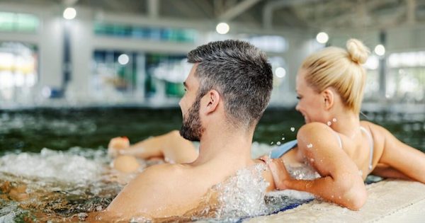 J'ai découvert mon mari et sa maîtresse dans une piscine publique : je voulais faire passer un message, mais le karma en a décidé autrement