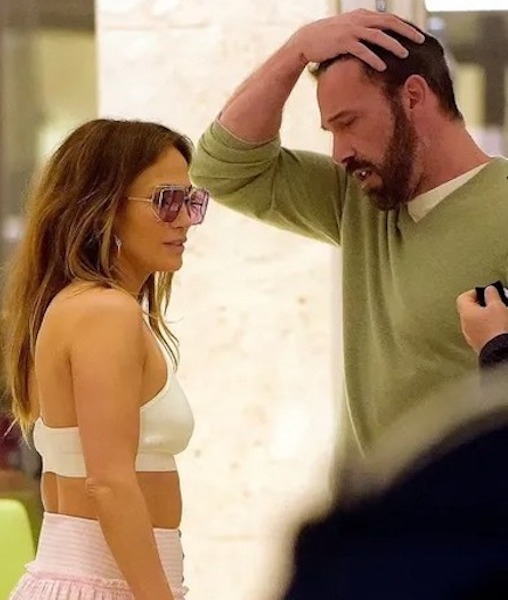 Jennifer Lopez se bat avec Ben Affleck dans la rue devant les caméras. Ils  se maudissent !