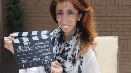 Lizzie Velasquez, la "fille la plus moche du monde", soutenue par des célébrités lors de sa campagne