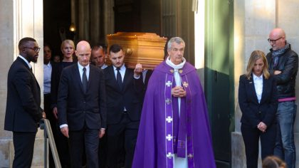 Marilou Berry révèle des clichés de la troupe du Splendid s'amusant aux funérailles de Michel Blanc