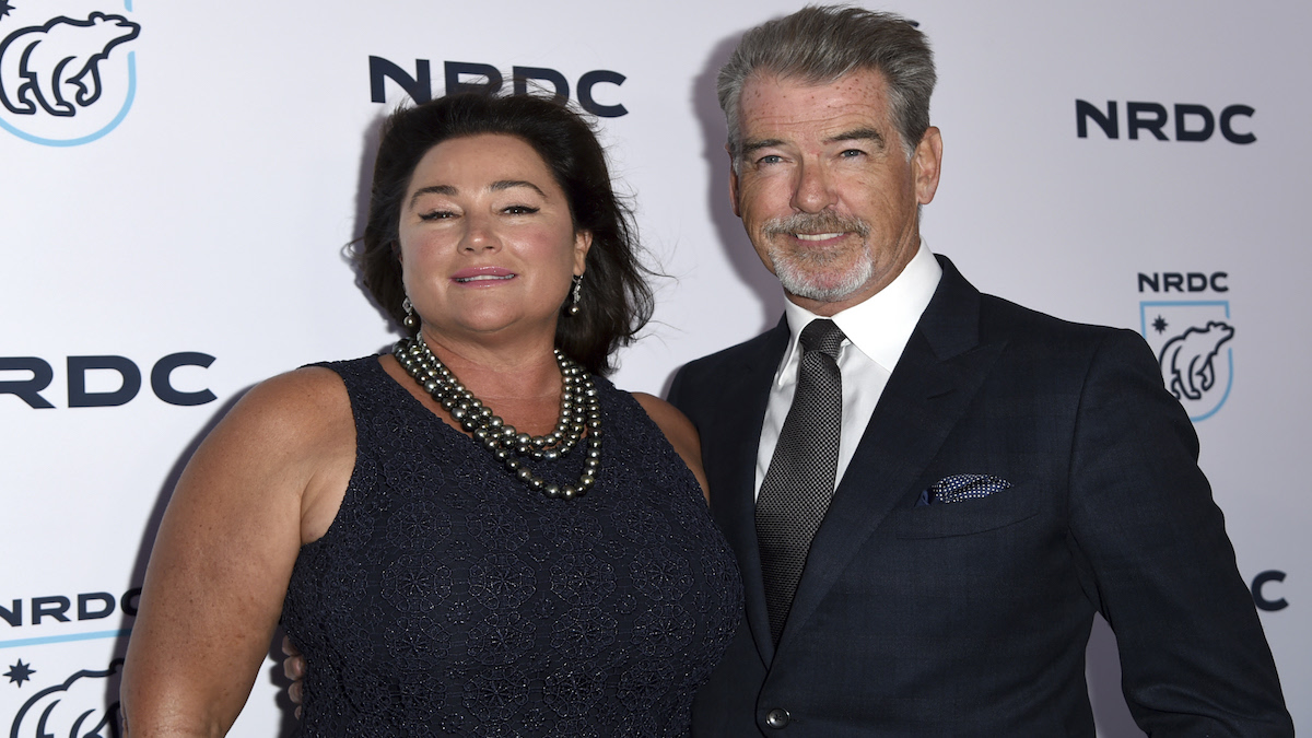 Pierce Brosnan a 70 ans : l’histoire fascinante Keely Shaye, son épouse depuis 22 ans