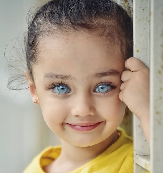 « Des yeux qui brillent plus que tous les diamants du monde » : 17 photos d'enfants aux yeux magnifiquement beaux