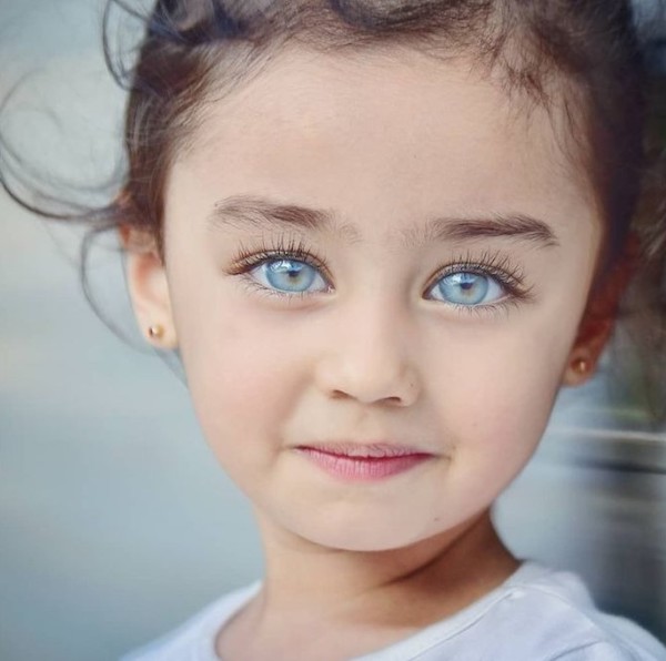 « Des yeux qui brillent plus que tous les diamants du monde » : 17 photos d'enfants aux yeux magnifiquement beaux