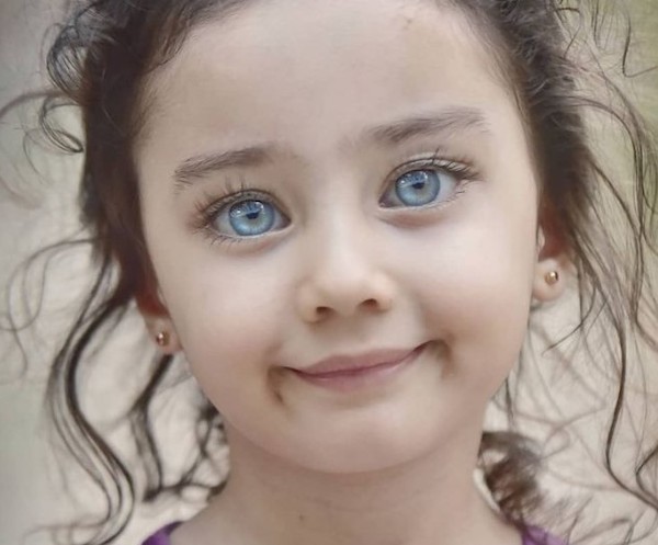 « Des yeux qui brillent plus que tous les diamants du monde » : 17 photos d'enfants aux yeux magnifiquement beaux