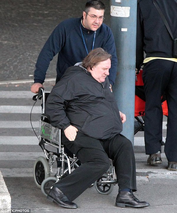 Gérard Depardieu en proie à la douleur : Un proche révèle des nouvelles poignantes avant son procès