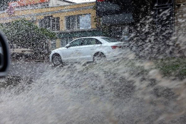 Météo capricieuse : 69 départements sous vigilance jaune à cause des pluies torrentielles et des rafales de vent