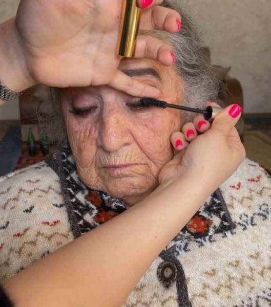 « Moins 20 ans » : une grand-mère de 80 ans pleure de bonheur après sa transformation