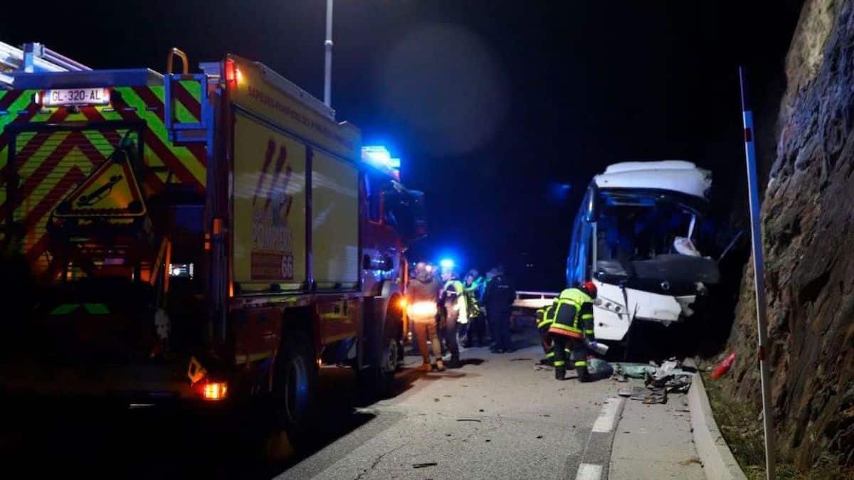 Nantes : collision entre une camionnette et un bus, passagers secoués mais indemnes