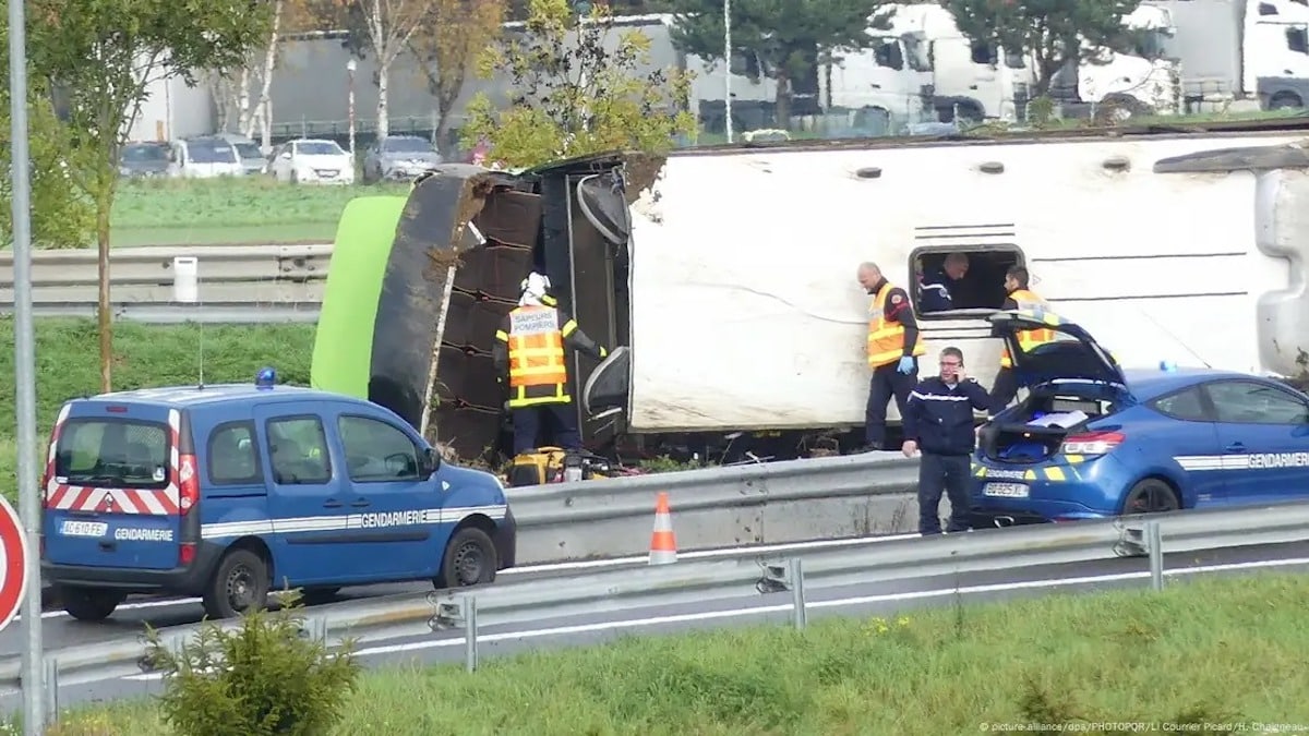 Nantes : collision entre une camionnette et un bus, passagers secoués mais indemnes