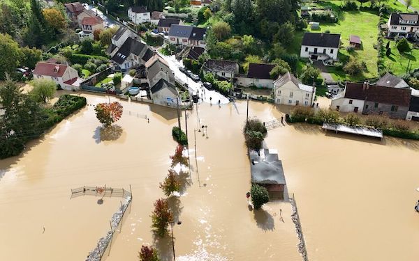 Tempête Kirk : un décès tragique, des foyers plongés dans le noir, des destructions... Revivez cette journée de tempêtes