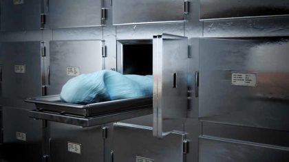 Un médecin découvre un mystère troublant provenant de la morgue