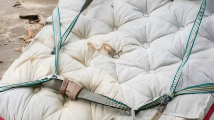 Un vendeur de matelas expert explique quel est le bon protocole pour demander un garantie