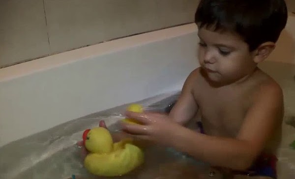 Voici comment les jouets de bain peuvent affecter la santé d'un bébé