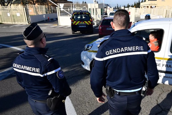 Charente : un corps sans tête retrouvé dans une voiture par un passant