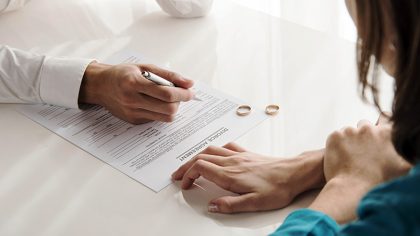 Divorce surprenant : mon ex-mari prend tout, mais je ne peux m'empêcher de rire, car c'était exactement ce que j'avais prévu