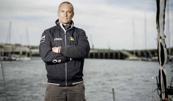 "Elles m'appellent super Fabou" : Fabrice Amedeo, le skipper qui rejoint ses filles depuis l'océan pendant le Vendée Globe