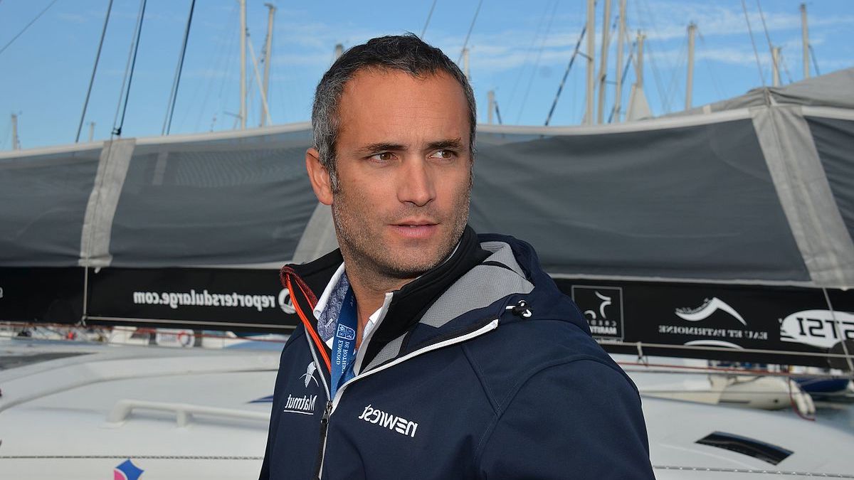 "Elles m'appellent super Fabou" : Fabrice Amedeo, le skipper qui rejoint ses filles depuis l'océan pendant le Vendée Globe