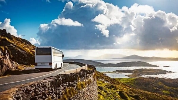 Incroyable drame en Norvège : un bus de vacanciers français plonge dans un lac