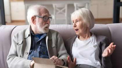 J’ai invité mes parents à dîner : leur réaction face à ma fille m'a poussée à les mettre à la porte