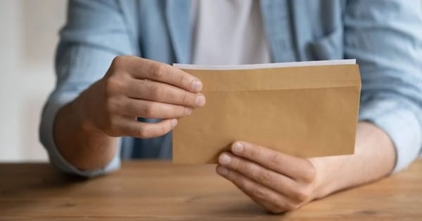 La maison de mon grand-père vendue à bas prix : ce que je découvre enfin dans le sous-sol après tant d'années