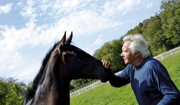 Michel Sardou ruiné ? Découvrez pourquoi le chanteur doit abandonner sa passion