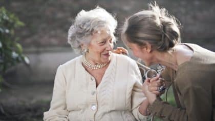 Quand les vieilles horloges de sa grand-mère révèlent un mystère inattendu à Linda