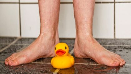 5 choses qui peuvent vous arriver si vous urinez sous la douche