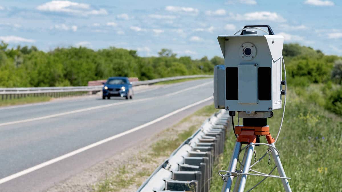 Automobile : ce dispositif révolutionnaire qui vous empêchera de freiner avant un radar