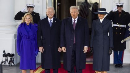 Ce moment gênant : le baiser raté entre Donald et Melania Trump à cause du chapeau de la First Lady