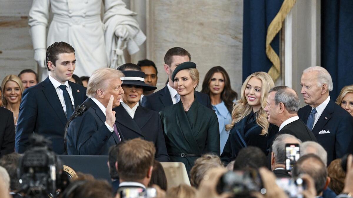 Ce moment gênant : le baiser raté entre Donald et Melania Trump à cause du chapeau de la First Lady