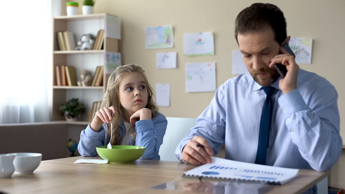 L'incroyable retournement de situation : elle est passée de fille abandonnée à dirigeante de son père des années plus tard