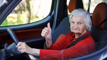 Permis de conduire pour les seniors : les conducteurs âgés doivent-ils subir des examens d'aptitude à la conduite ?