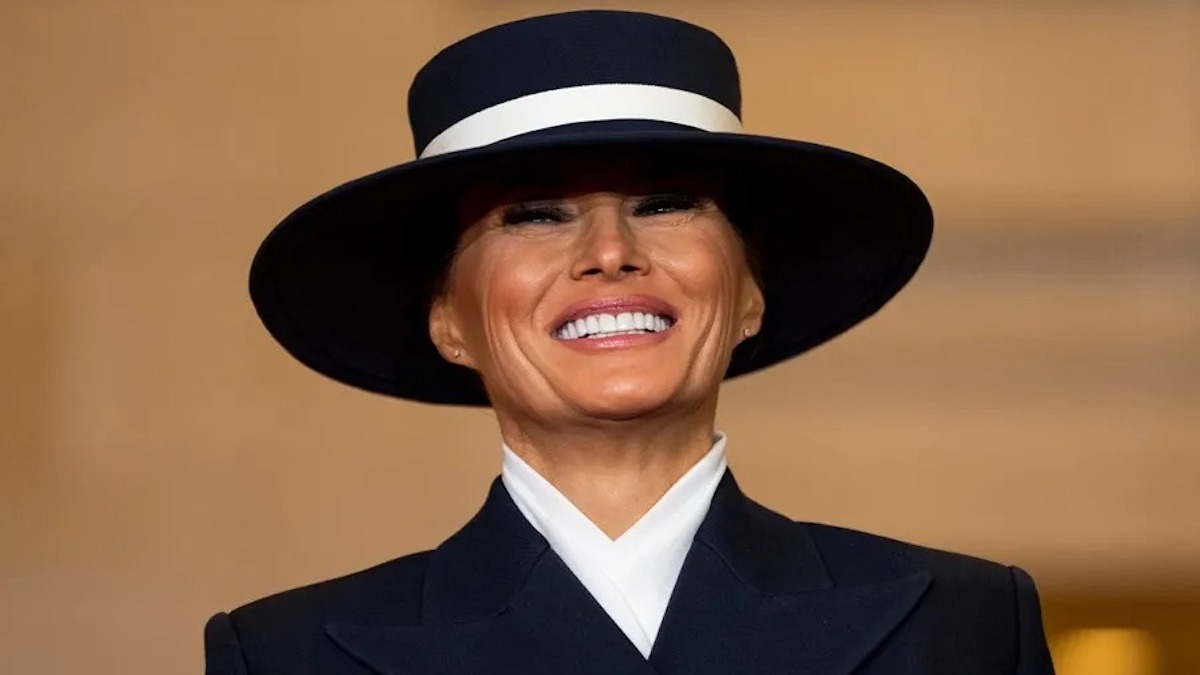 Retour à la Maison Blanche : Melania Trump étonne avec un chapeau XXL et un style austère lors de l’investiture