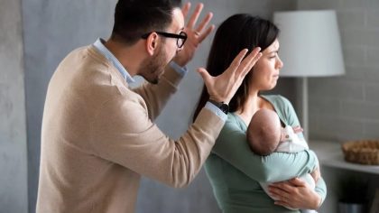 Après un accouchement qui a failli me coûter la vie, mon mari envisagerait de me mettre à la porte avec notre enfant à cause de sa mère